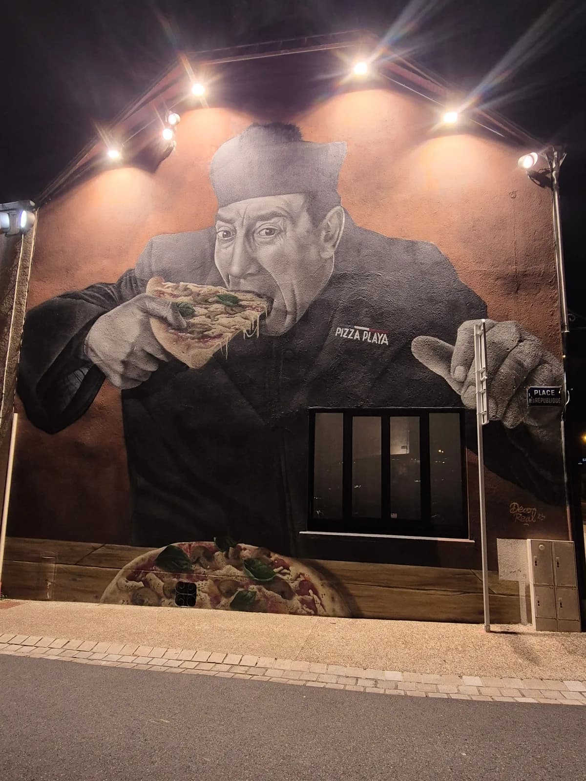 Pizza Playa - facade de nuit